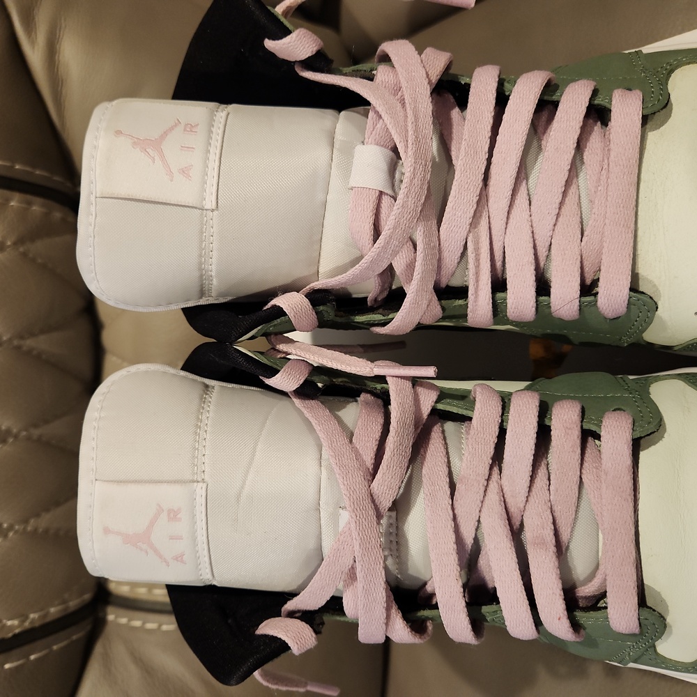 Jordan 1 Mid - Picture 8 of 8